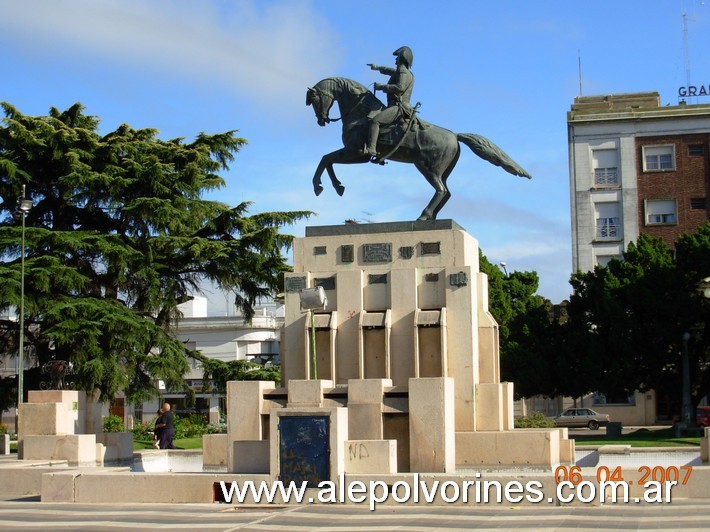 Foto: Azul - Monumento General San Martin - Azul (Buenos Aires), Argentina