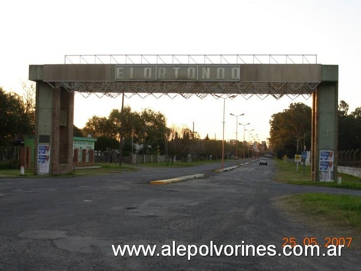 Foto: Elortondo - Acceso - Elortondo (Santa Fe), Argentina