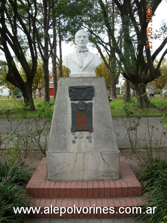 Foto: Carreras - Plaza San Martin - Busto Gral San Martin - Carreras (Santa Fe), Argentina