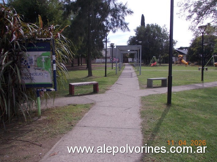 Foto: Los Polvorines - Plaza Consejo Deliberante - Los Polvorines (Buenos Aires), Argentina