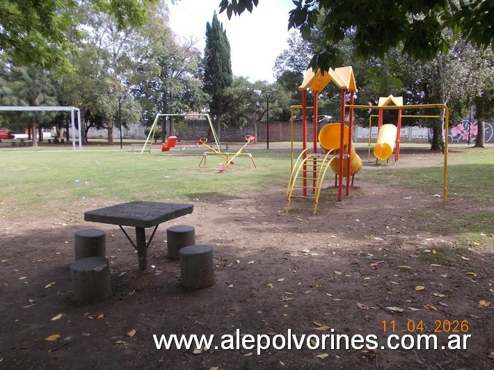 Foto: Los Polvorines - Plaza Consejo Deliberante - Los Polvorines (Buenos Aires), Argentina
