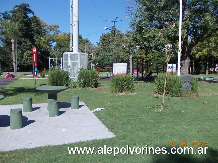 Foto: Don Torcuato - Plaza Malvinas Argentinas - Don Torcuato (Buenos Aires), Argentina