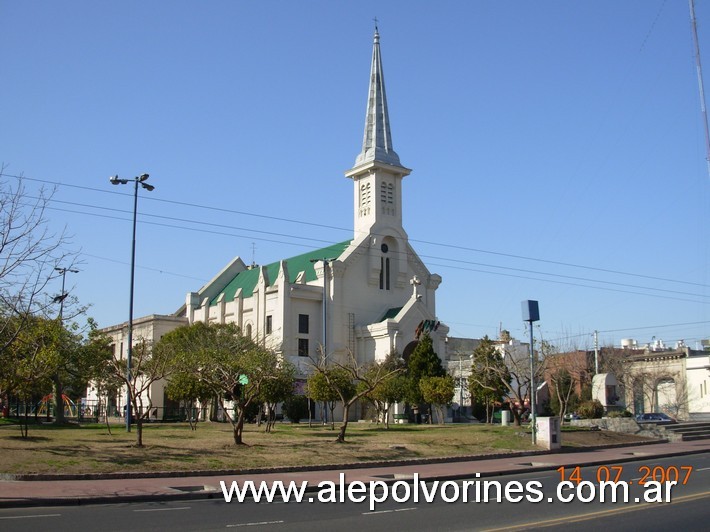 Foto: Flores - Parroquia Nuestra Señora de la Visitacion - Flores (Buenos Aires), Argentina