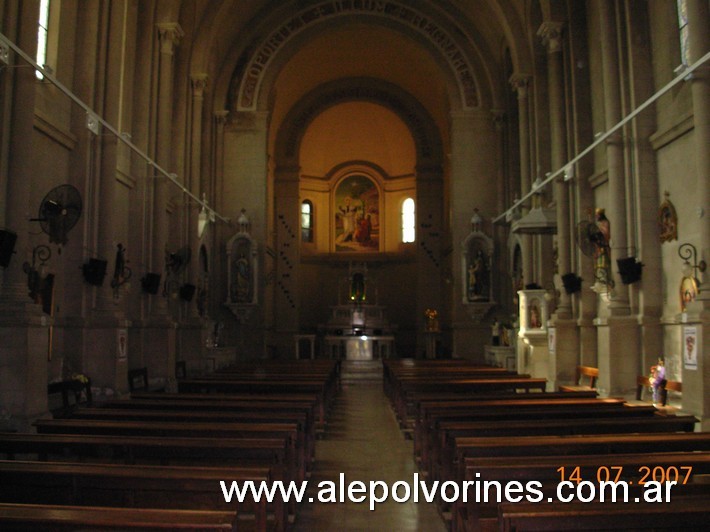 Foto: Flores - Parroquia Nuestra Señora de la Visitacion - Flores (Buenos Aires), Argentina