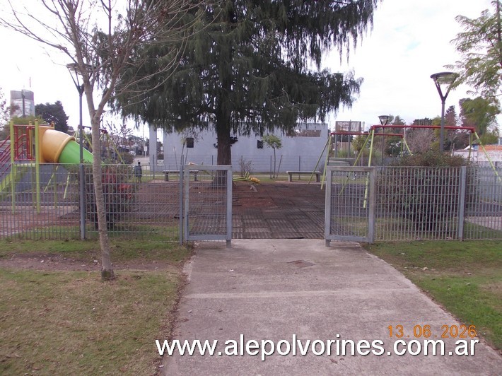 Foto: Los Polvorines - Plaza 2 de Abril - Los Polvorines (Buenos Aires), Argentina
