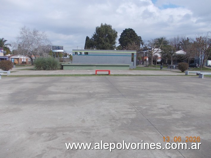 Foto: Los Polvorines - Plaza 2 de Abril - Los Polvorines (Buenos Aires), Argentina