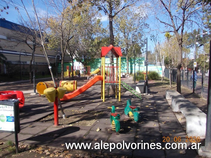 Foto: Virreyes - Plaza calle Pasteur y Payro - Virreyes (Buenos Aires), Argentina