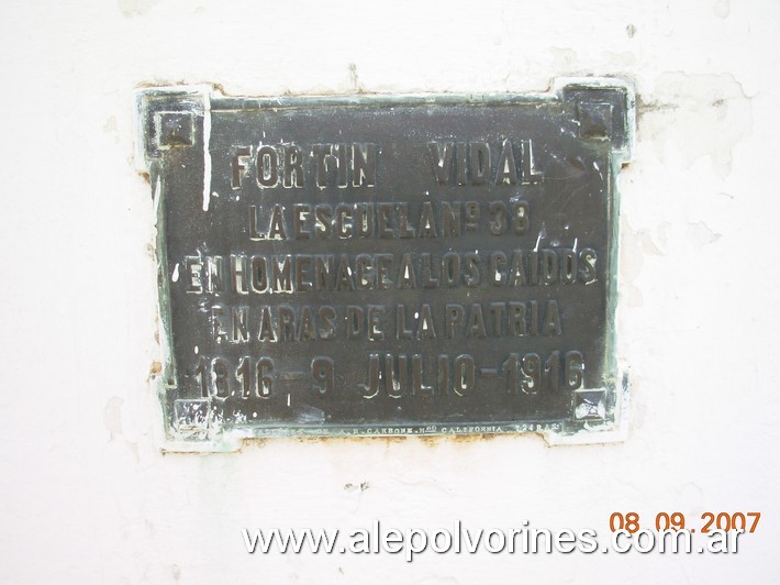 Foto: Barda del Medio - Monumento al Soldado Desconocido - Barda del Medio (Río Negro), Argentina