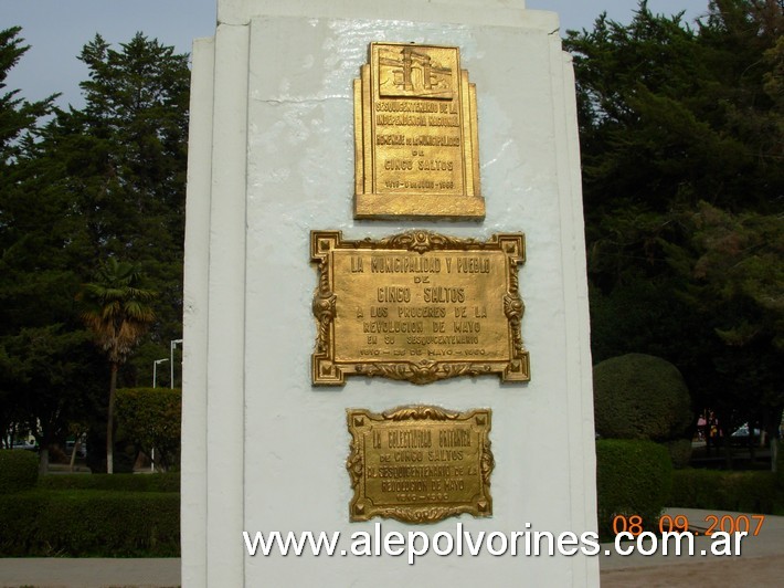 Foto: Cinco Saltos - Plaza San Martin - Cinco Saltos (Río Negro), Argentina