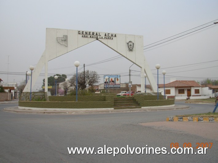Foto: General Acha - Acceso - General Acha (La Pampa), Argentina