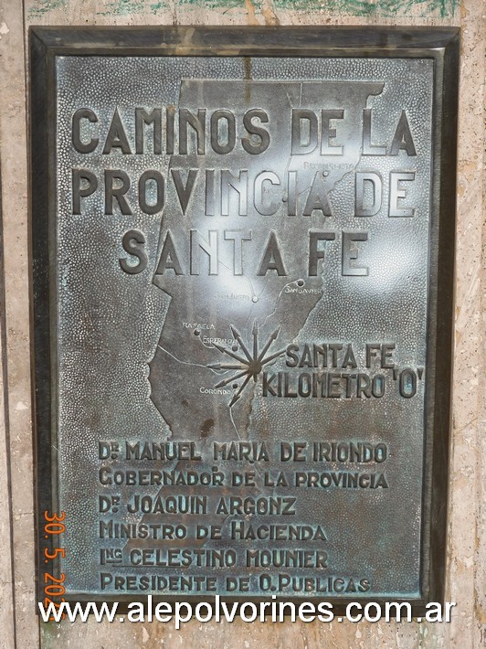 Foto: Santa Fe - Plaza 25 de Mayo - Hito Km 0 - Santa Fe, Argentina