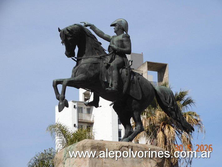 Foto: Santa Fe - Monumento Gral San Martin - Santa Fe, Argentina