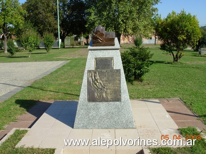 Foto: Lujan - Monumento al ciclista - Lujan (Buenos Aires), Argentina