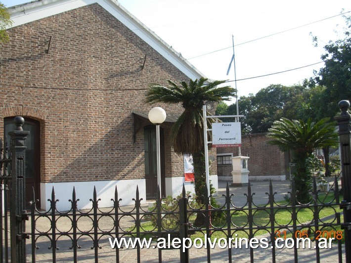 Foto: Haedo - Paseo del Ferrocarril - Haedo (Buenos Aires), Argentina