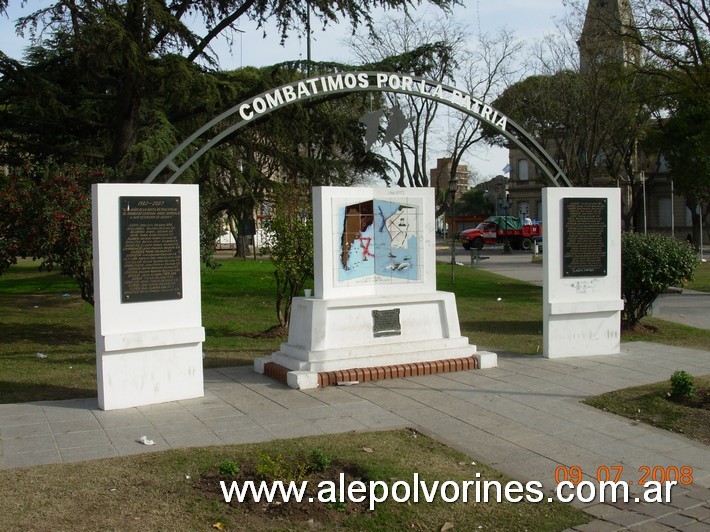 Foto: Campana - Plaza Dr Eduardo Costa - Monumento Combatientes de Malvinas - Campana (Buenos Aires), Argentina