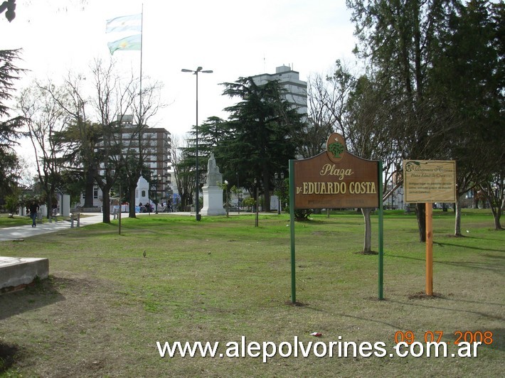 Foto de Campana - Plaza Dr Eduardo Costa (Buenos Aires), Argentina