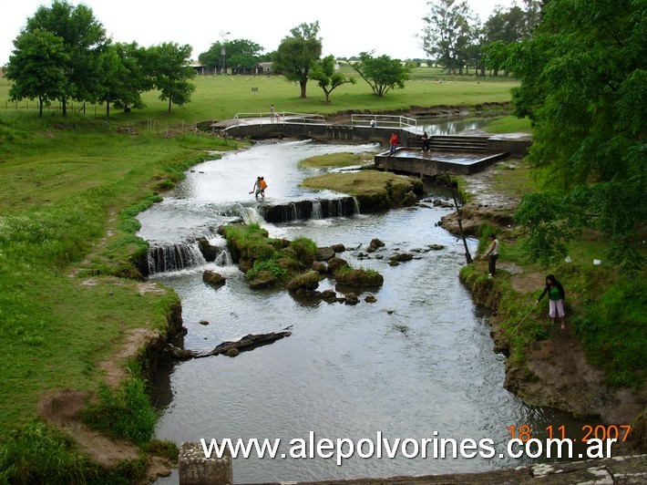 Foto: Villa Ramallo - Cascada Arroyo Las Hermanas - Villa Ramallo (Buenos Aires), Argentina