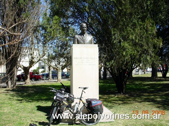 Foto: Alberti - Plaza Gral Arias - Busto Roberto Vaccarezza - Alberti (Buenos Aires), Argentina