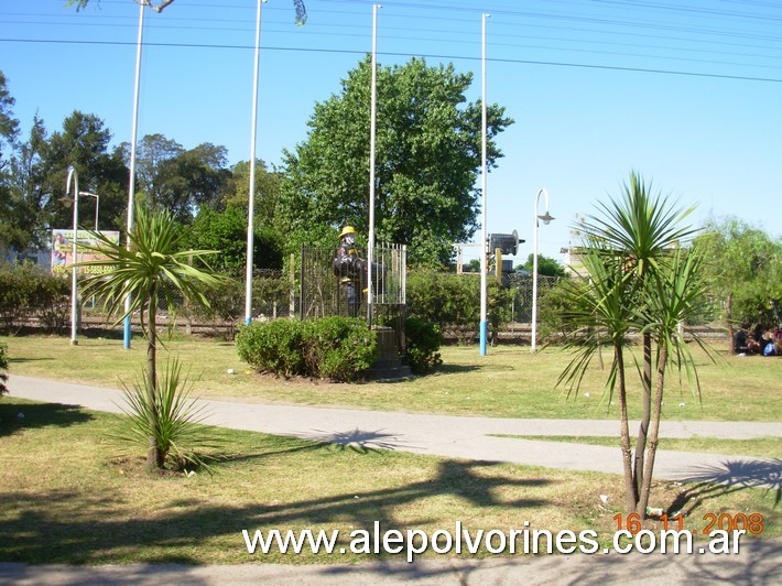 Foto: Los Polvorines - Plaza de los Bomberos - Los Polvorines (Buenos Aires), Argentina