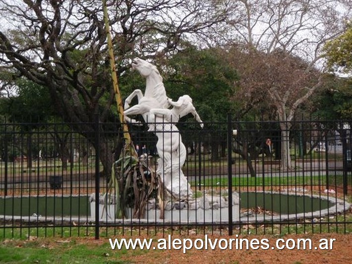 Foto: Barracas CABA - Monumento al Aborigen - Barracas (Buenos Aires), Argentina