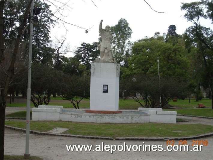 Foto: Villa Dominico - Monumento a Sarmiento - Villa Dominico (Buenos Aires), Argentina
