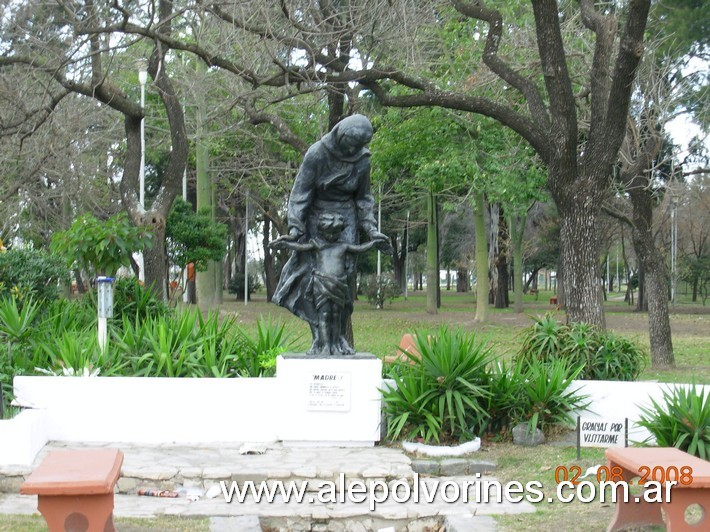Foto: Villa Dominico - Monumento a la Madre - Villa Dominico (Buenos Aires), Argentina