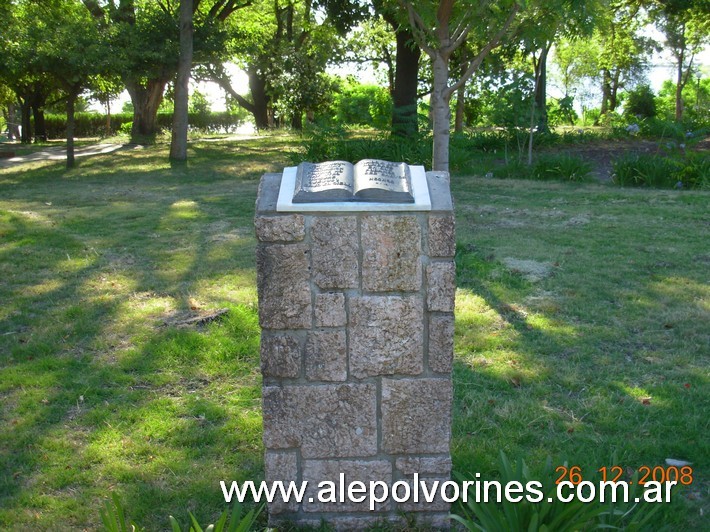 Foto: Monumento a la Biblia - Fray Bentos ROU - Fray Bentos (Río Negro), Uruguay