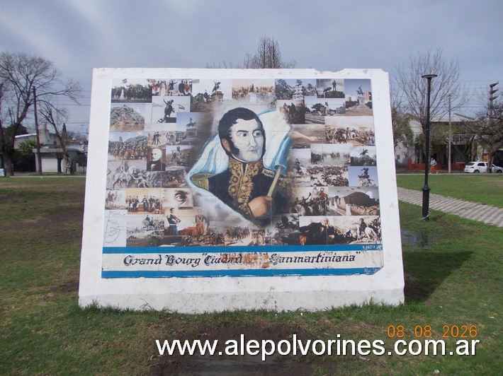 Foto: Grand Bourg - Plaza San Martin - Grand Bourg (Buenos Aires), Argentina