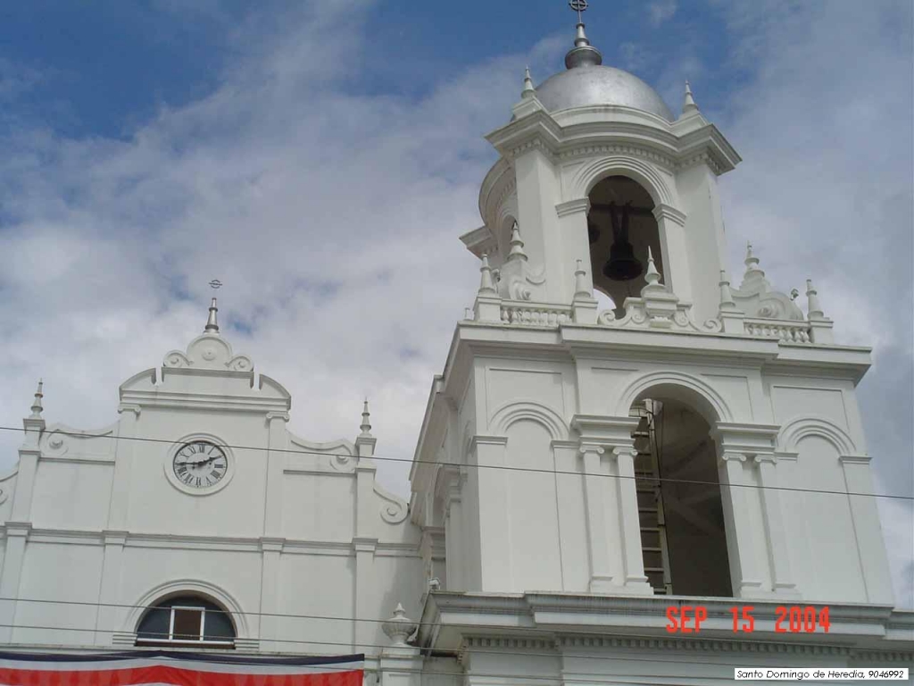 Foto de Santo Domingo de Heredia - campanario, Costa Rica