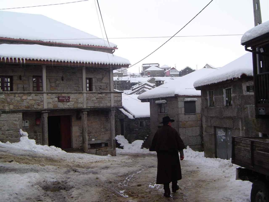 Foto de Pitões das Junias, Portugal