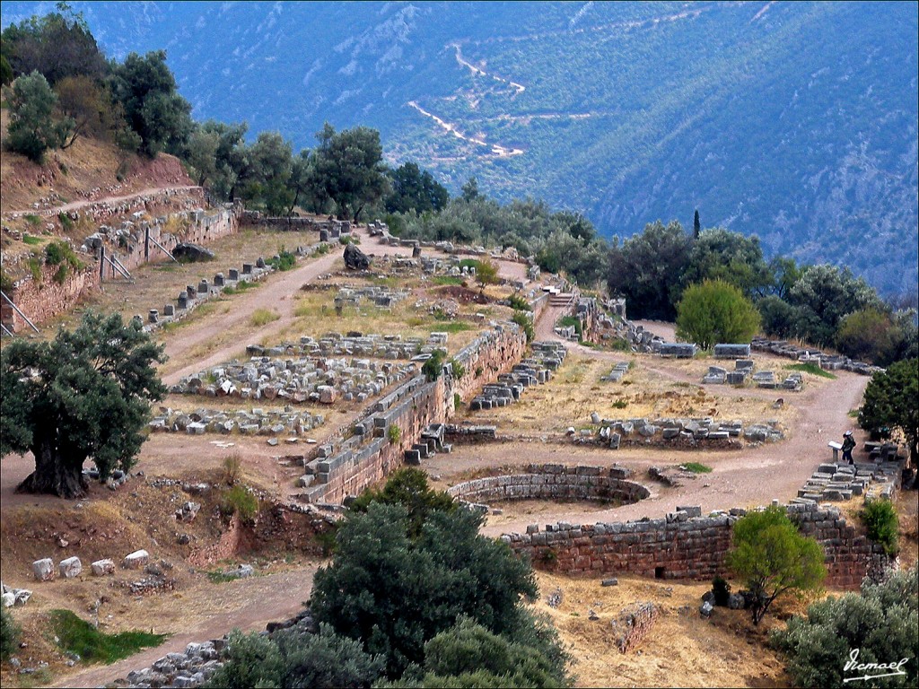 Foto: 111003-169 DELFOS - Delfos, Grecia