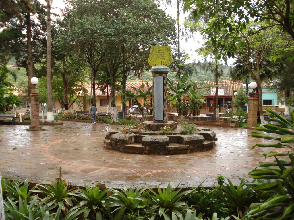 Foto: Plaza 15 de Diciembre - Samaipata, Bolivia