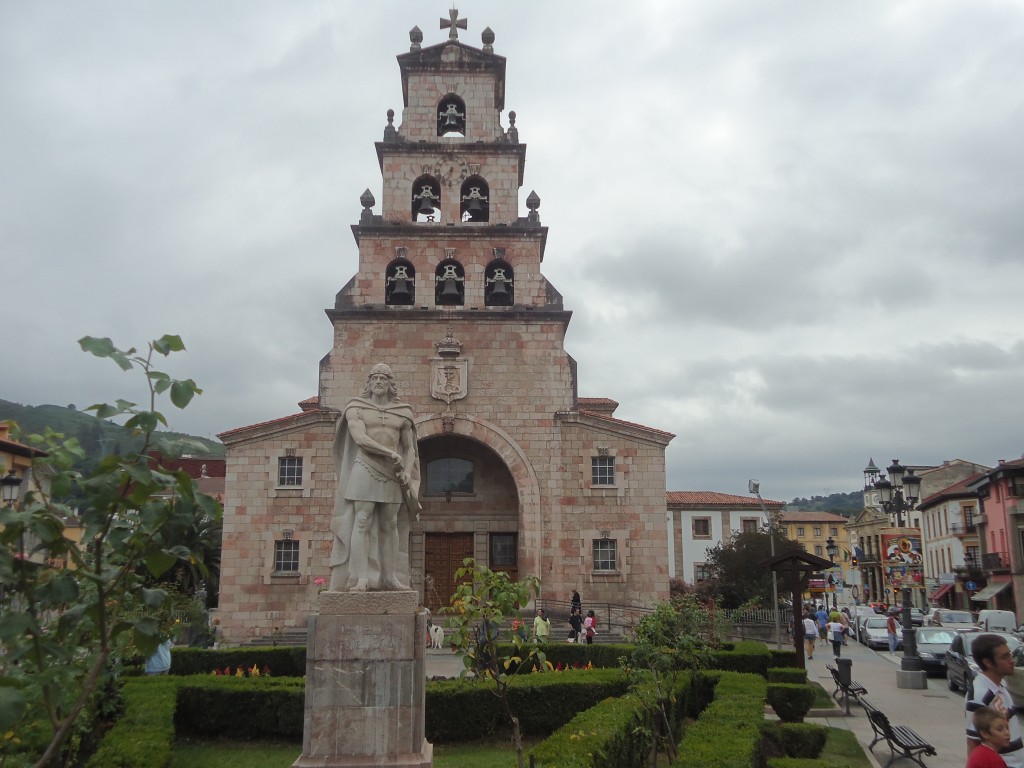 Foto: Iglesia - Cangas De Onis (Asturias), España