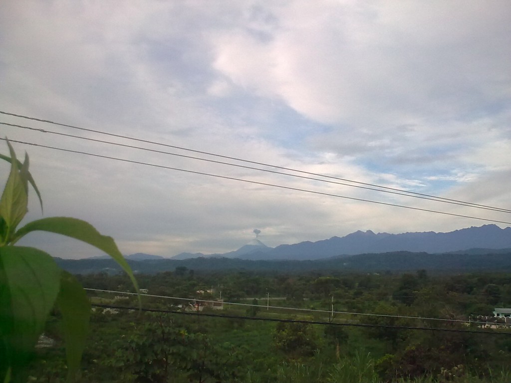 Foto: Volcan Sangay fumando - Shell (Pastaza), Ecuador