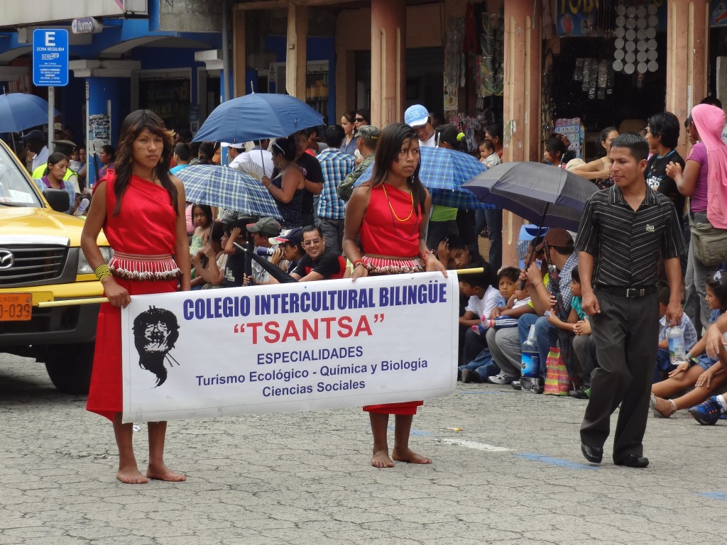 Foto: Colegio Tsantsa, - Puyo (Pastaza), Ecuador