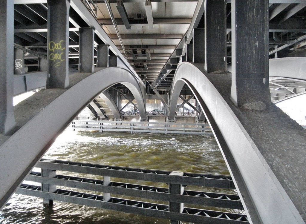 Foto: Puente del ferrocarril sobre el Spree - Berlín (Berlin), Alemania