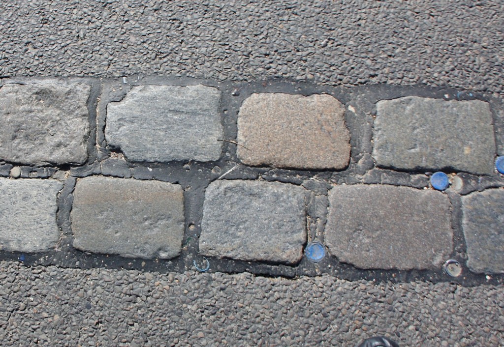 Foto: Señal por donde pasaba el Muro - Berlín (Berlin), Alemania