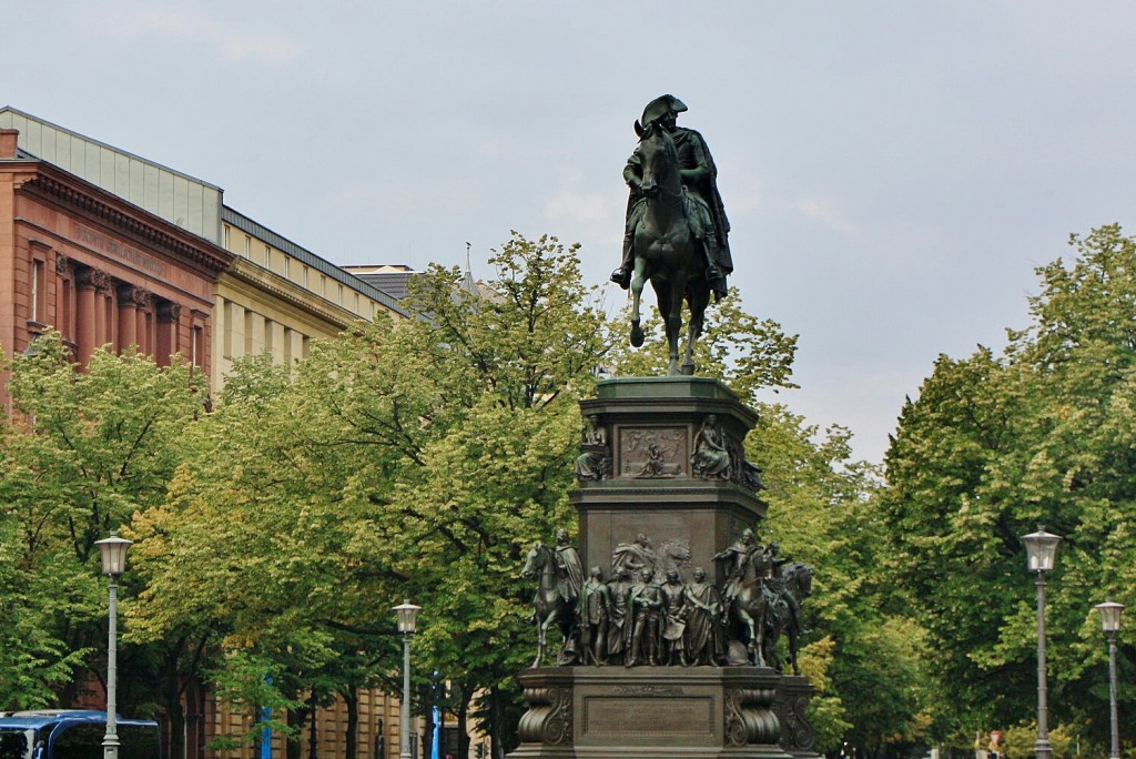 Foto: Estatua en Unter den Linden - Berlín (Berlin), Alemania