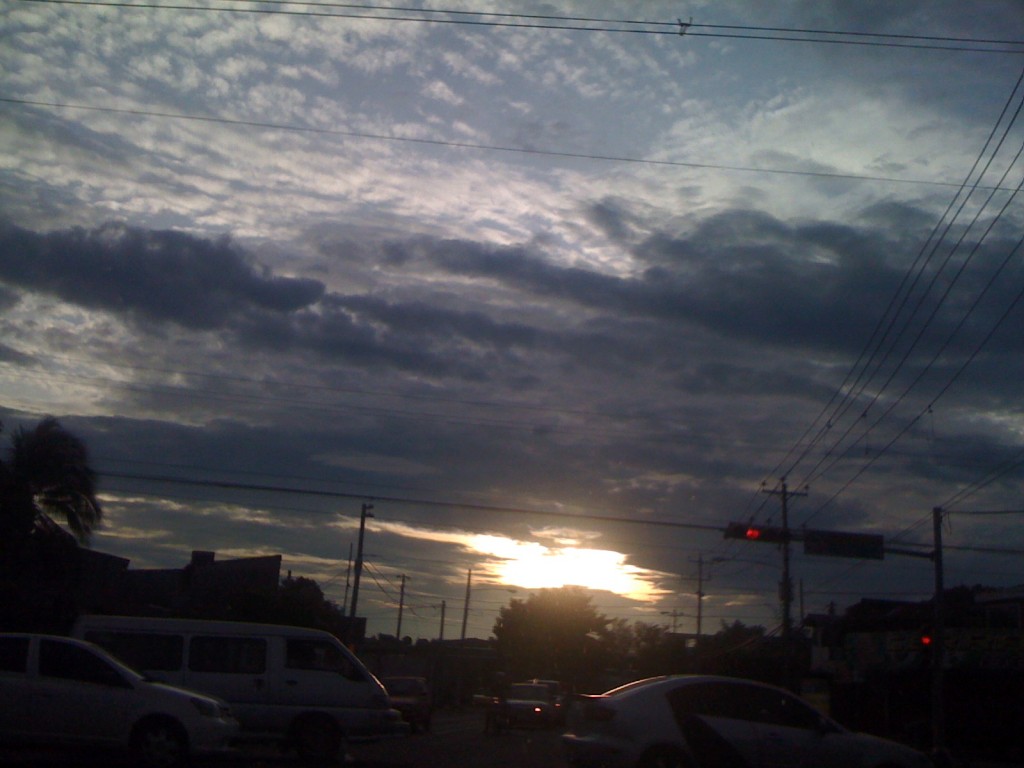 Foto: Amaneciendo justo en un Semaforo - San Salvador, El Salvador