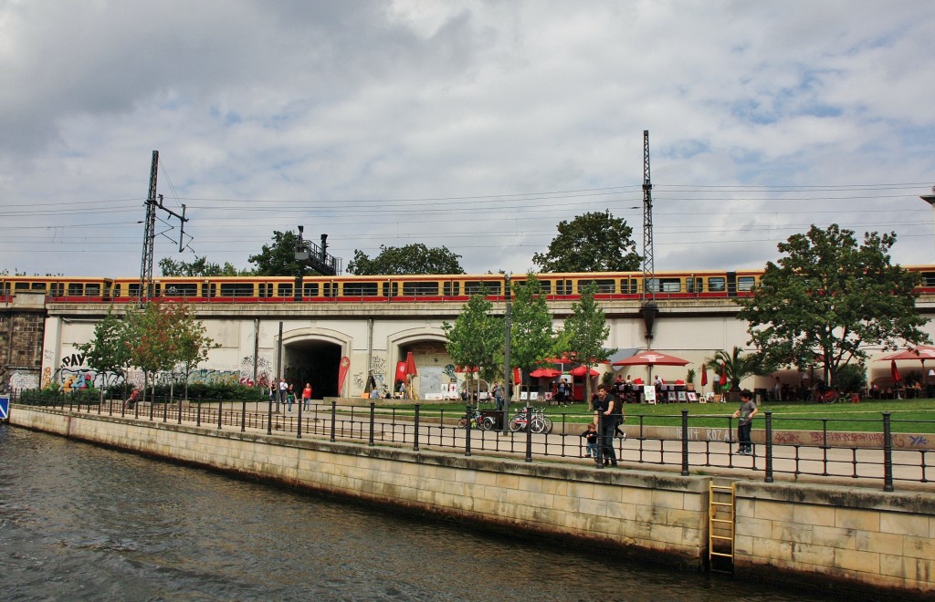 Foto: Navegando por el Spree - Berlín (Berlin), Alemania