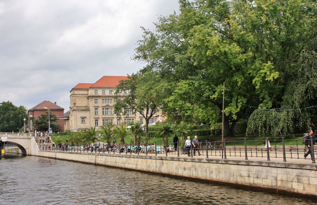 Foto: Navegando por el Spree - Berlín (Berlin), Alemania