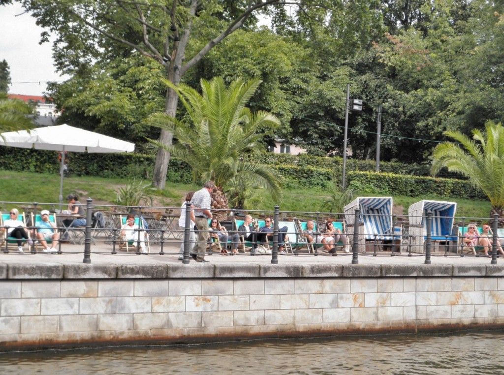 Foto: Navegando por el Spree - Berlín (Berlin), Alemania
