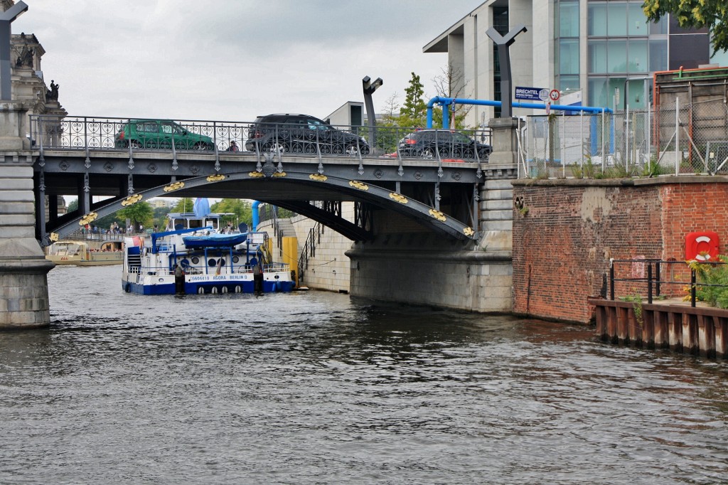 Foto: Navegando por el Spree - Berlín (Berlin), Alemania