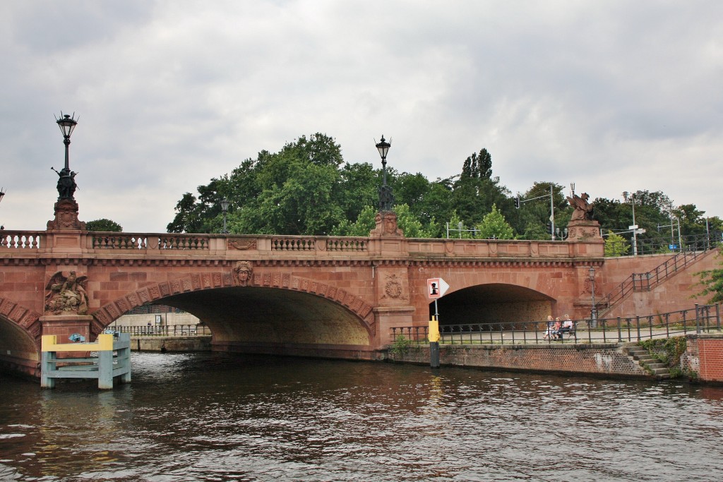 Foto: Navegando por el Spree - Berlín (Berlin), Alemania