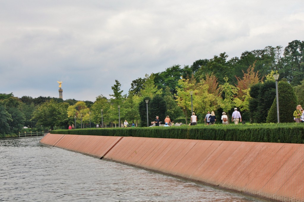 Foto: Navegando por el Spree - Berlín (Berlin), Alemania