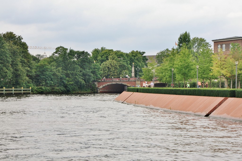 Foto: Navegando por el Spree - Berlín (Berlin), Alemania