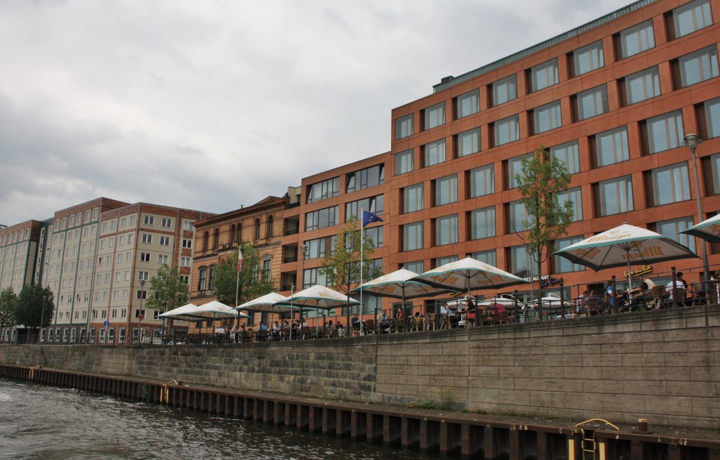 Foto: Navegando por el Spree - Berlín (Berlin), Alemania