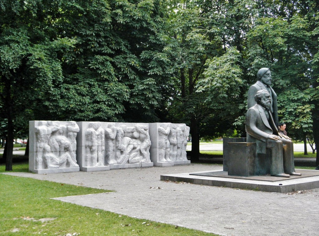 Foto: Estatua de Marx y Engels - Berlín (Berlin), Alemania