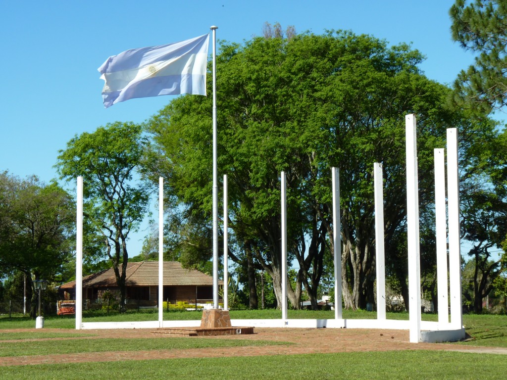 Foto: Monumento a los caídos por Malvinas - Yapeyú (Corrientes), Argentina