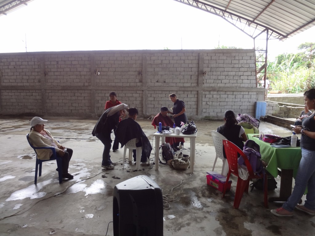 Foto: Cortando el cabello - Mushullacta (Pastaza), Ecuador